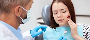 Woman with a toothache in Lenox Hill seeing a dentist